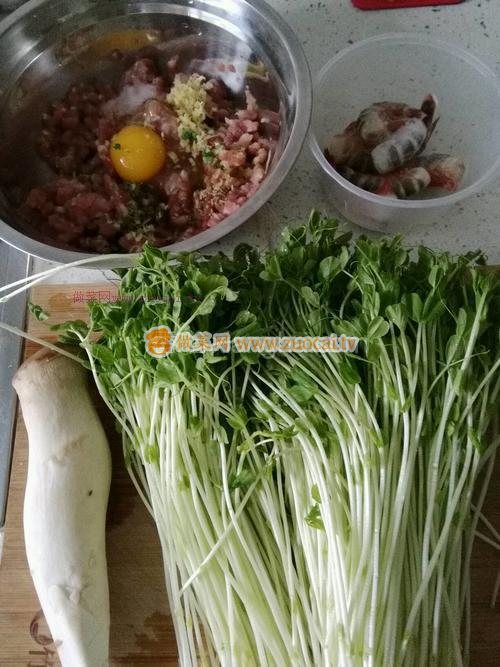 暖胃海鲜豌豆苗馄饨的做法