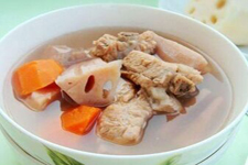 红萝卜排骨汤