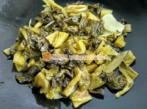 酸菜豆腐鱼头汤的做法