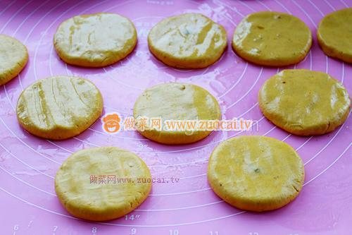 椰蓉南瓜豆沙饼的做法