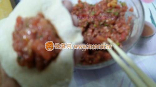 西红柿牛肉包子的做法