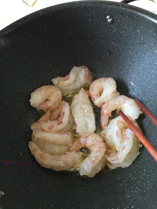 糖醋虾仁的做法
