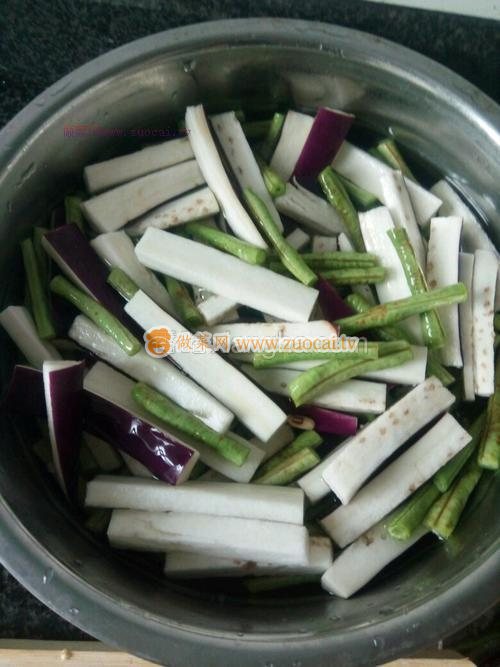 茄子烧豆角的做法