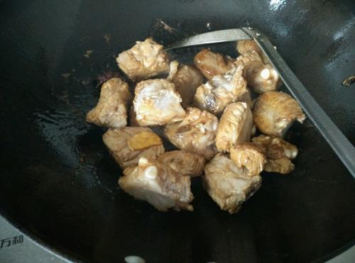 排骨豆角炖玉米的做法