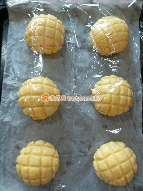 椰蓉菠萝包的做法