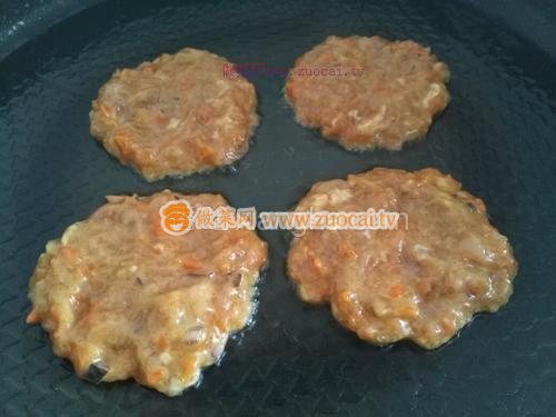 黑胡椒胡萝卜猪肉饼的做法