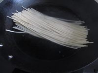 酱油炒面的做法步骤3