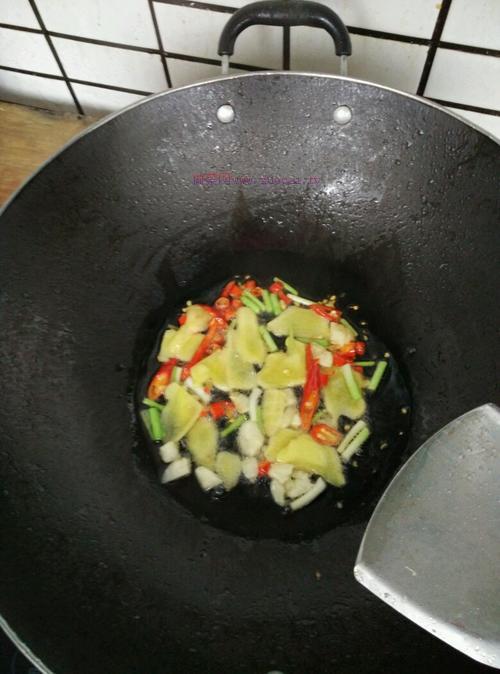 香菇炖鸡的做法