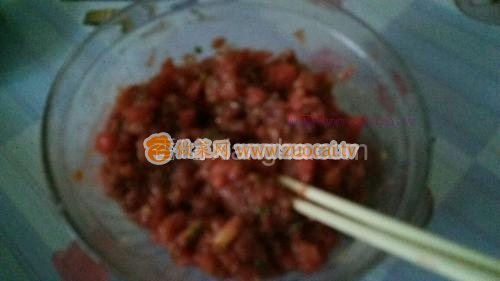 西红柿牛肉包子的做法