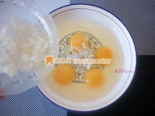 嫩滑银耳鸡蛋羹的做法