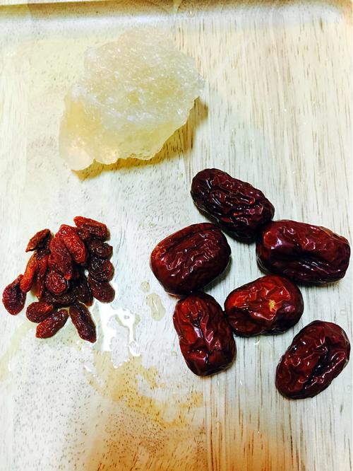 雪耳桃胶的做法