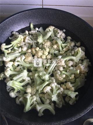 干煸有机菜花的做法步骤:2