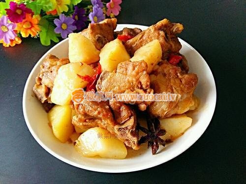 排骨炖土豆的做法