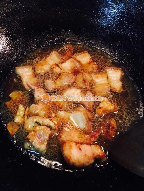 黑腐竹红烧肉的做法