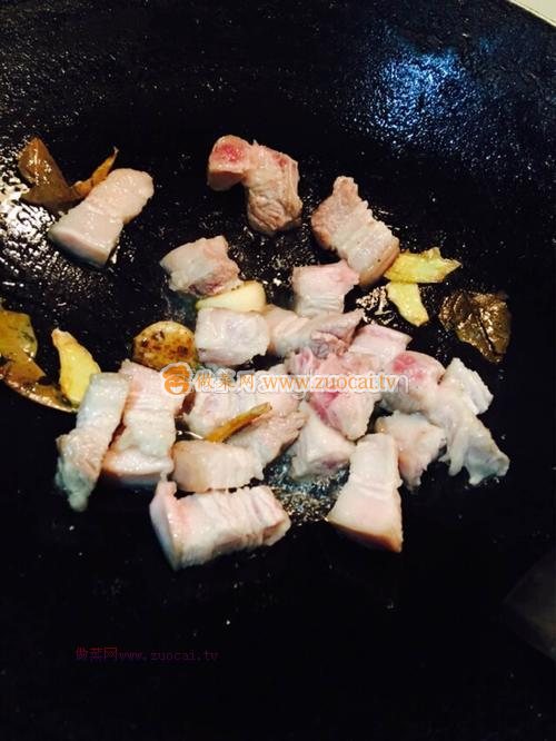 黑腐竹红烧肉的做法