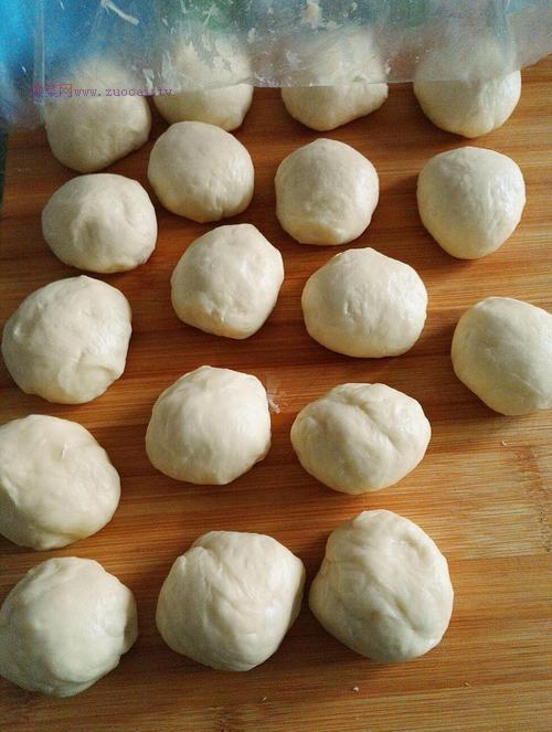 红豆沙小餐包的做法