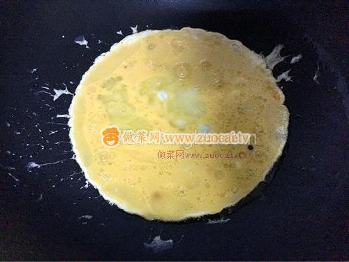 火腿肠炒鸡蛋的做法