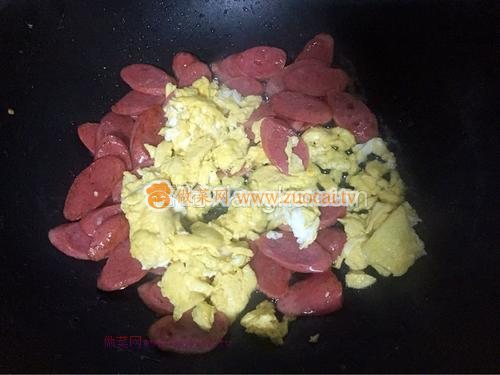 火腿肠炒鸡蛋的做法