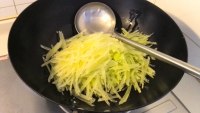 蒜香麻辣莴笋丝的做法步骤9