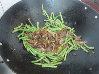 豆豉鲮鱼炒豆角的做法步骤7