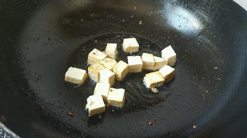 海参豆腐煲的做法