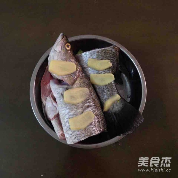 清蒸鲈鱼的做法
