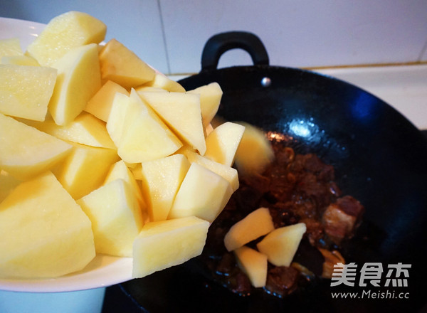 九阳炒菜机#迟rowrow私房菜谱：土豆焖牛肉的做法