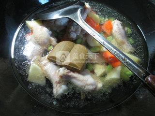 咖喱什锦鸡翅根 的做法步骤：5
