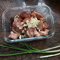 葱香排骨焖饭的做法图解2