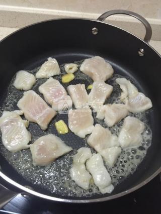 茄汁鱼柳的做法步骤:2