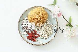 芡实薏米银耳羹的做法步骤：1