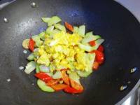 鸡蛋炒西兰花梗的做法步骤7