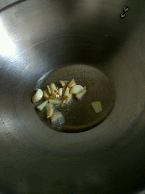 黄焖鸡腿的做法