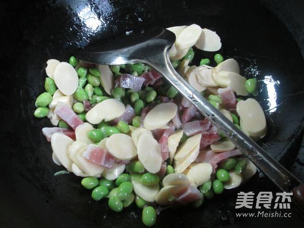 咸肉毛豆煮鞭笋的做法