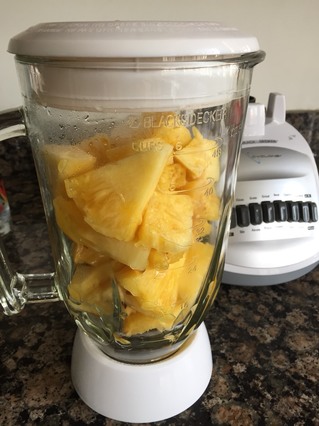 冰镇鲜榨菠萝汁