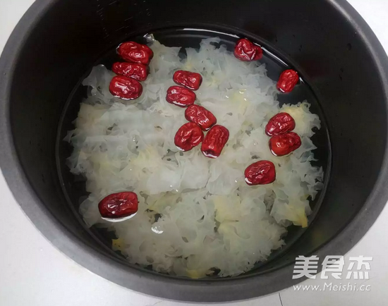 冰糖红枣银耳羹#孕产妇食谱#的做法