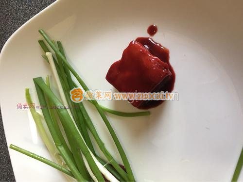 玫瑰腐乳葱花烫面饼的做法