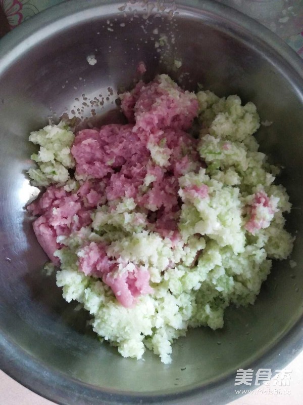 莲藕马蹄芹菜肉丸的做法