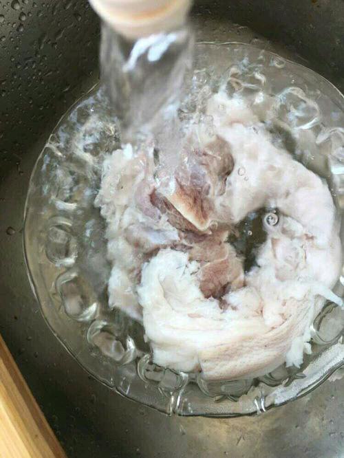 肘子肉焖黄豆的做法