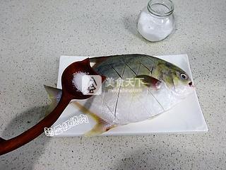 蒜烧金鲳鱼的做法步骤：3