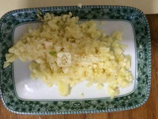 蒜蓉粉丝蒸扇贝的做法步骤：3