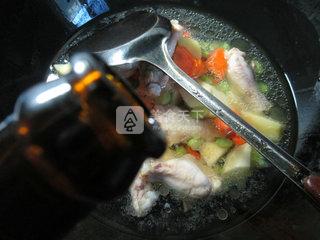 咖喱什锦鸡翅根 的做法步骤：4