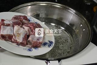 玉米炖排骨的做法步骤:1