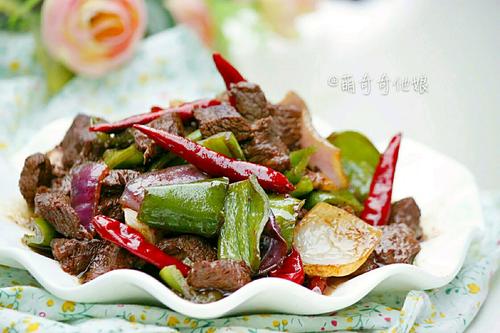 酱爆牛肉粒的做法