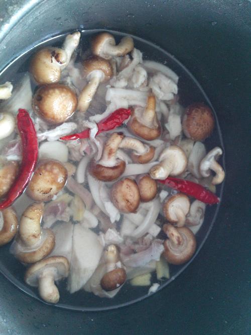 山药香菇炖驴肉（简单版）的做法