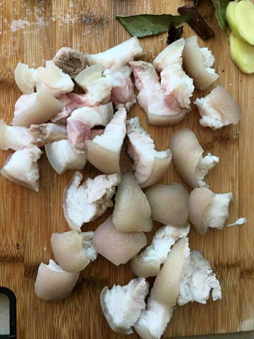 肘子肉焖黄豆的做法