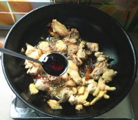 胡萝卜杏鲍菇烧土鸡的做法步骤8