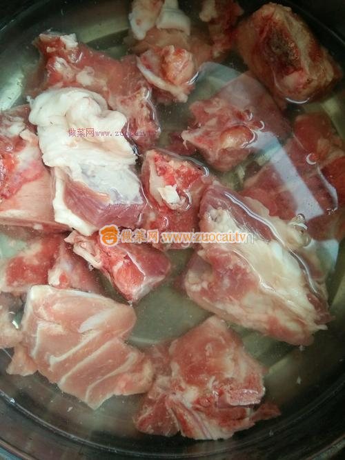 排骨炖土豆的做法
