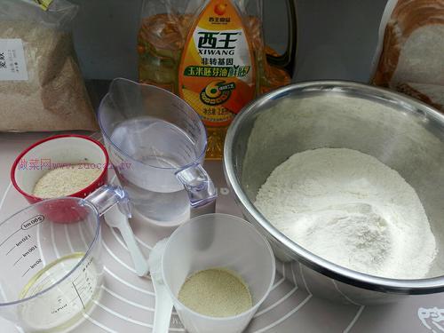 粗粮麦麸主食面包的做法