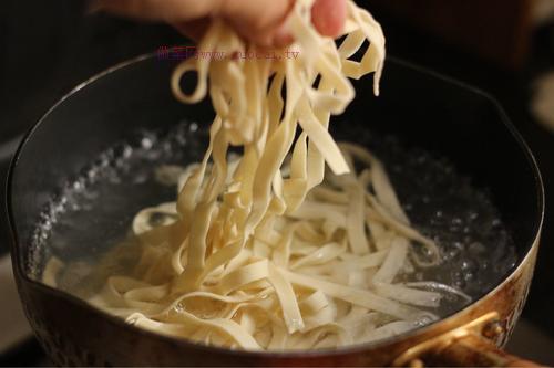 西红柿鸡蛋面的做法